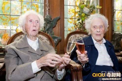 [图文]比利时双胞胎满百岁 申请为世界最老双胞胎