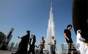 世界上最高的建筑：哈利法塔 总高828米