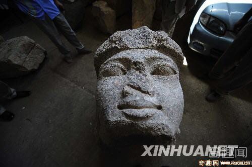 [图文]埃及发现拉美西斯二世巨石头像面部