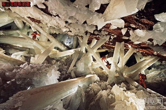 世界最大的水晶洞 位于地下300公尺