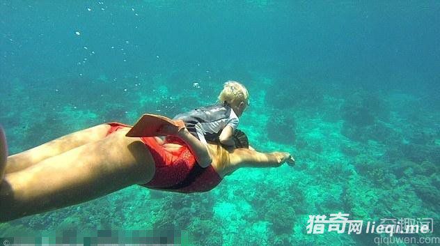 世界最小潜泳者 仅3岁就潜水10米