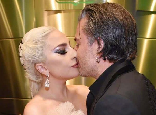 Lady Gaga宣布订婚，未婚夫是好莱坞著名经纪人