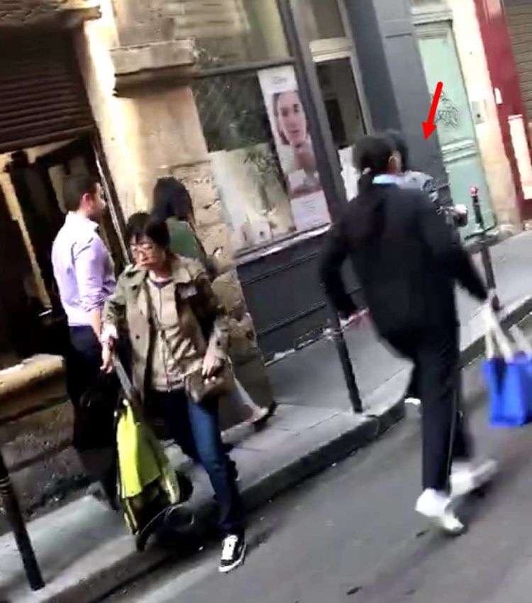 网友巴黎偶遇王菲，目击天后像做贼一样，鬼鬼祟祟逃跑了