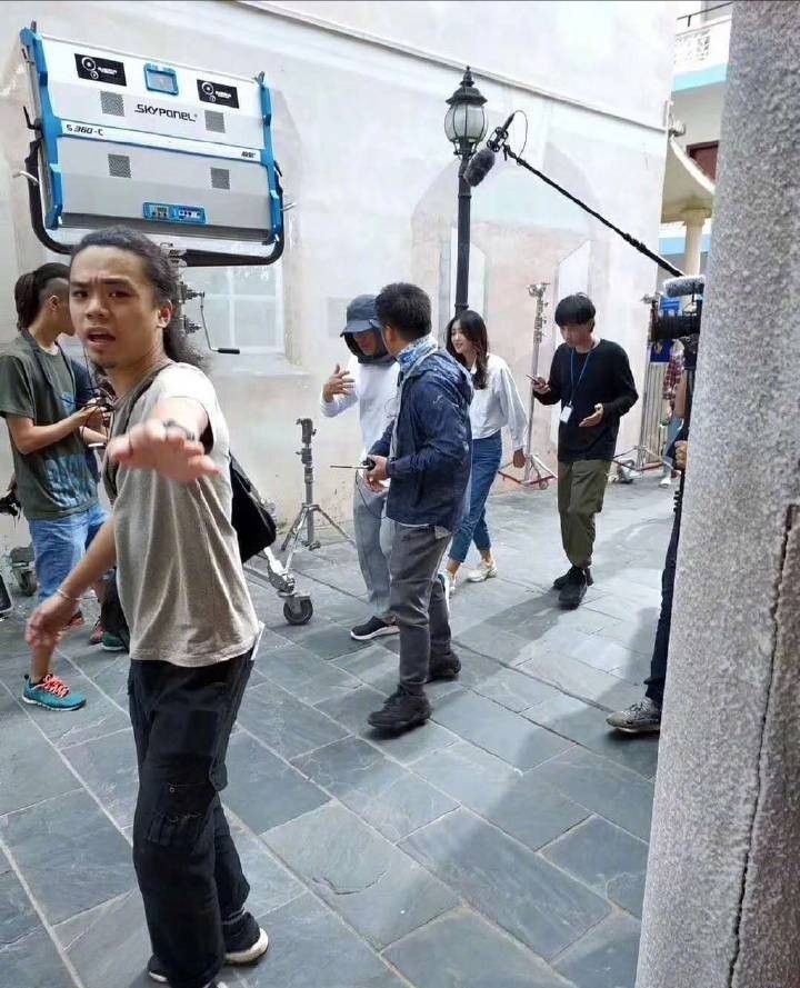 周星驰新片拍摄现场捂个严实，难道《喜剧之王2》真开拍了？
