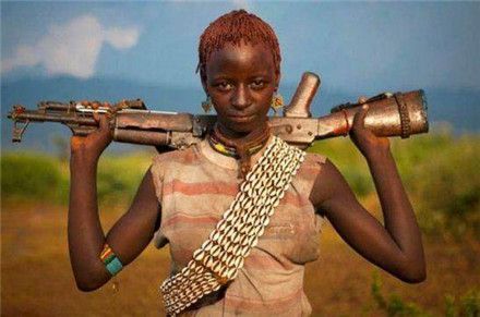 即将消失的非洲部落，女人以“伤疤”为美，男人可娶多个老婆！