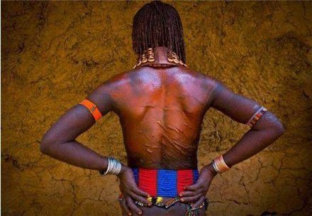 即将消失的非洲部落，女人以“伤疤”为美，男人可娶多个老婆！
