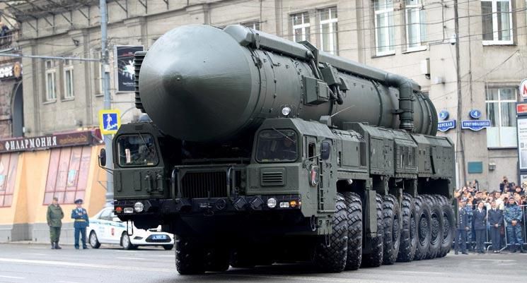 中美俄洲际导弹可携带核弹头数对比：美8枚，俄16枚，中国是多少
