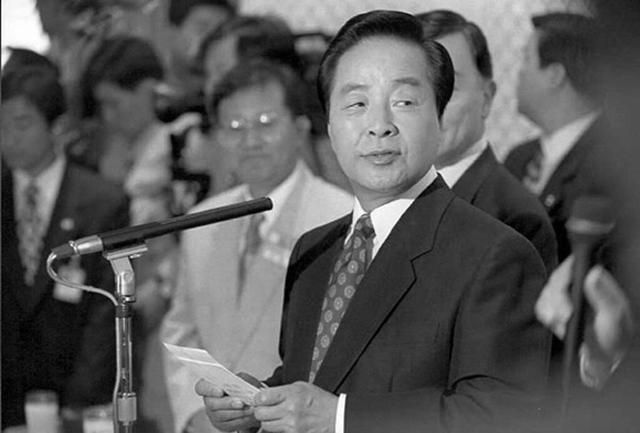 韩国反腐史：一次抓两前总统