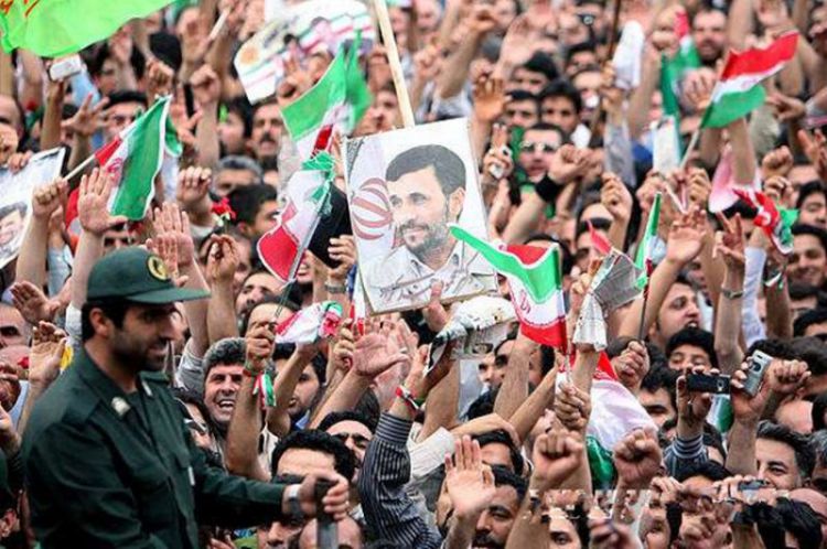 伊朗政府为什么要把他们的前总统内贾德抓起来，结果怎么样了