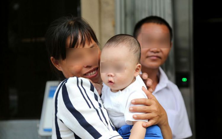 4.5万卖掉亲生儿，广西农民10天挥霍一空，男婴5次转手涨价到9万