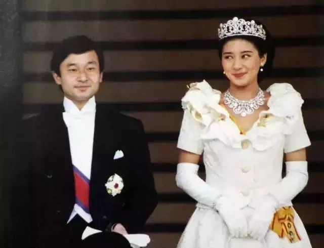 日本公主下嫁平民，皇室砸1亿断绝关系！8012年了，公主王妃怎么还活得这么憋屈？