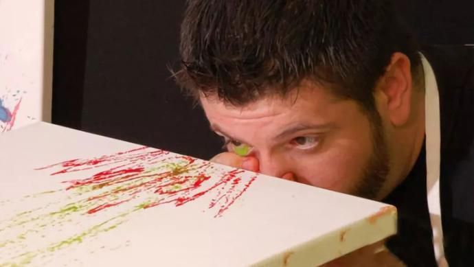 外国牛人展示逆天技能，用眼睛喷颜料作画，一幅画卖15000