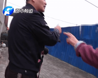 郑州8旬老人公交站旁猝死，警察却联合市民“撒谎”？真相令人泪目！