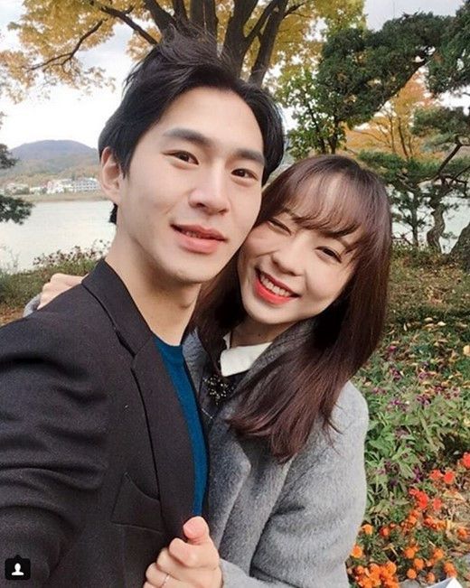 韩国第一吃播网红奔驰小哥首晒女友 将于明年初结婚