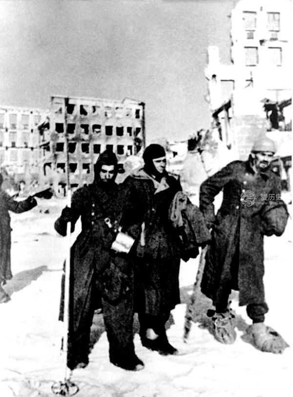 斯大林格勒战役时狼狈如乞丐的德军 俄罗斯军队在俄国就在