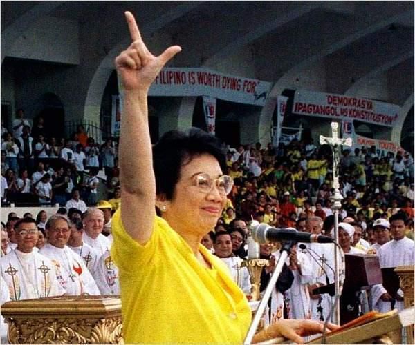 亚洲首位女总统，多次回中国寻根祭祖，儿子上任后很不友善