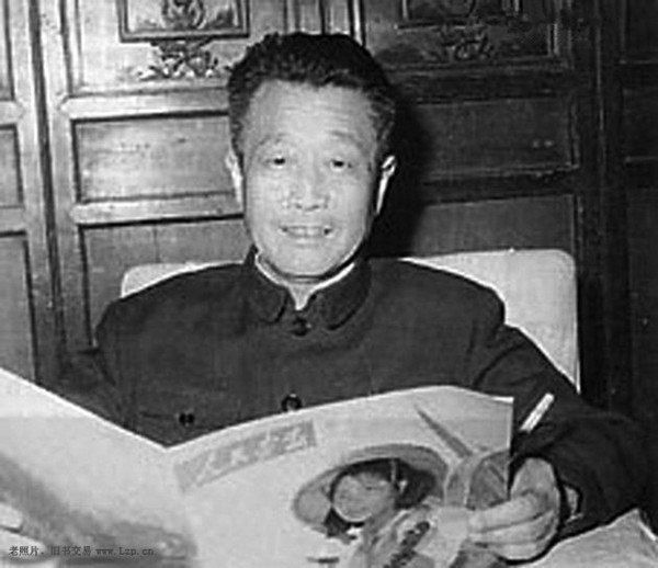 杨振宁获诺贝尔奖后 岳父杜聿明写信祝贺 信中只有两句话