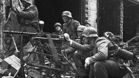 纳粹德国的恐怖生产力，苏军兵临本土，它依旧能重新武装200万人