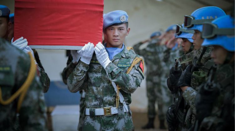 《中国蓝盔》：肩负责任，无愧于心