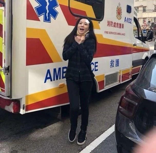 吓死朋友和网民！47岁TVB艺人拍《法证先锋4》发被抬上救护车照片