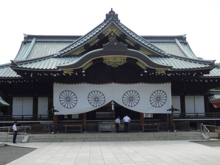 日本自民党为什么从成立之日起一直后援靖国神社？