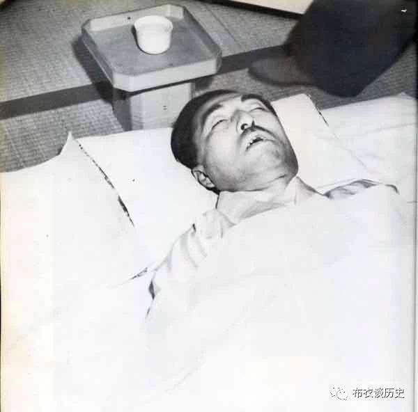 他是侵华战争的祸首，三次出任日本首相，畏罪服毒自杀