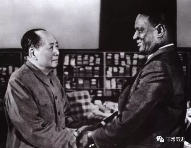 王洪文陪毛主席十六次接见外宾，为何迅速失宠