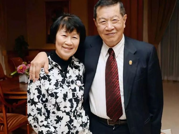 “华人神探”李昌钰与小18岁女老总结婚：80岁再娶怎么了？