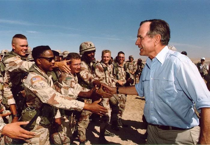 战争与决断：乔治•布什总统的一生