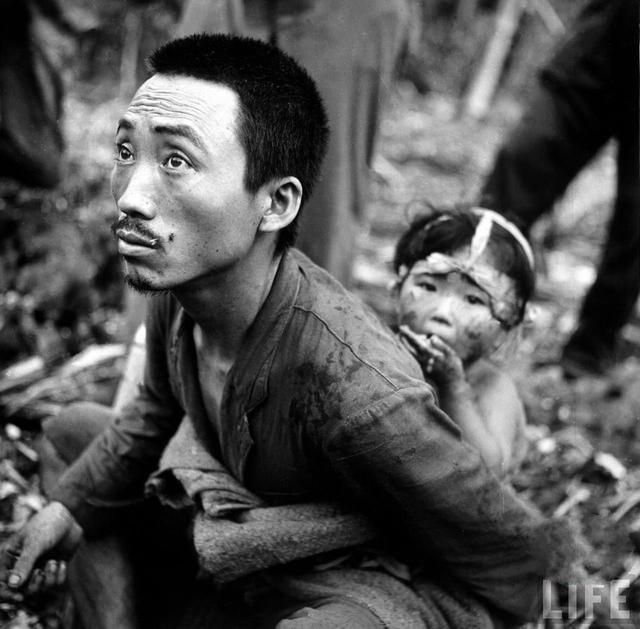 美国随军记者照片：日本投降前，平民大规模自杀