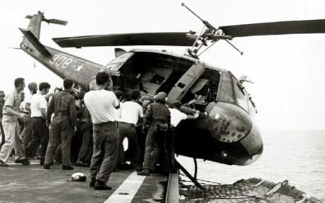 美军从越南撤退时，为何要把46架直升机推入大海