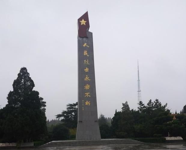 江上青墓，皖东北抗日民主根据地的奠基人，儿子曾任中央军委主席