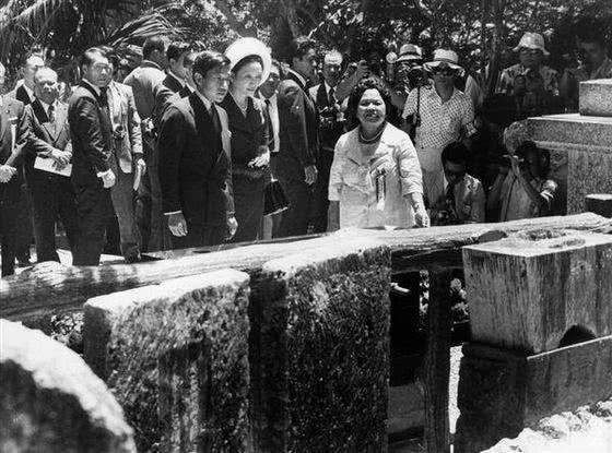 1975年明仁天皇遇刺全过程：琉球学生两次行凶，计划差点就得逞