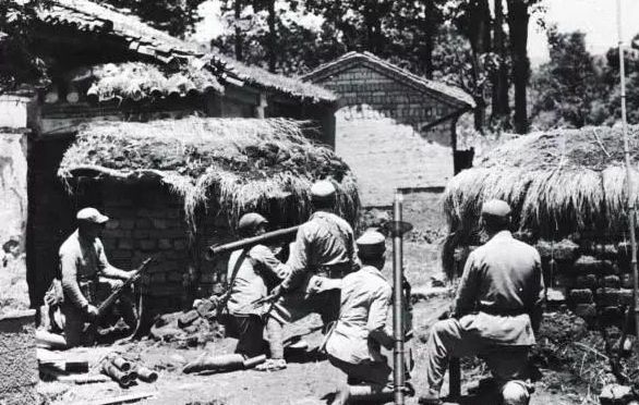 腾冲收复后，国军给日军修了一座墓，埋葬鬼子的方式人人解恨