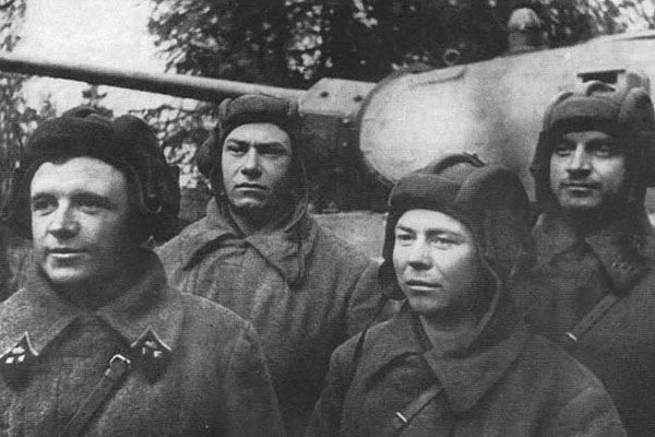 去理发顺手歼灭了1个德军坦克纵队—苏联头号坦克王牌拉夫里年科