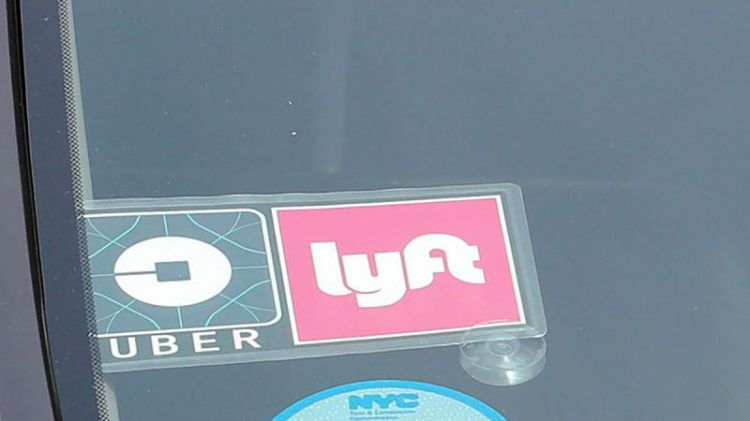 争当第一家上市的网约车公司，Uber 和 Lyft 在同一天秘密递交 IPO 文件