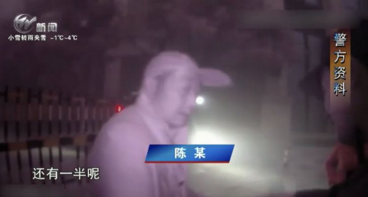 就为一元，常州街头65岁老头大打出手！一头被打破，一手指被咬断