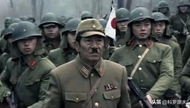 二战时日本鬼子的军服为什么特难看？就像大冬瓜插了四根香肠