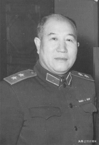 毛泽东亲点344旅参谋长，先行授予中将，军衔最高的驻外武官