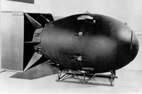 二战时，美国往日本投了几颗原子弹？