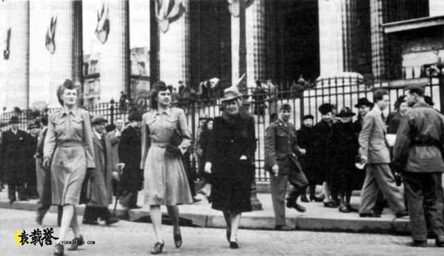 二战中“漂亮”的美国女兵，足迹遍布全世界