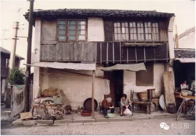 100张老照片带你回到上世纪90年代，去逛逛那时的松江中山中路……