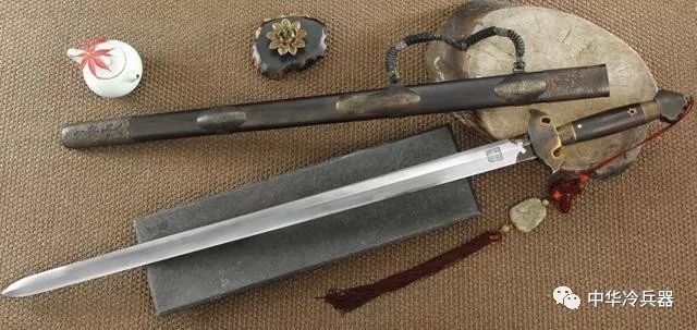 收藏一把镇宅用的刀剑，唐刀，汉剑，武士刀，你会选择哪种？