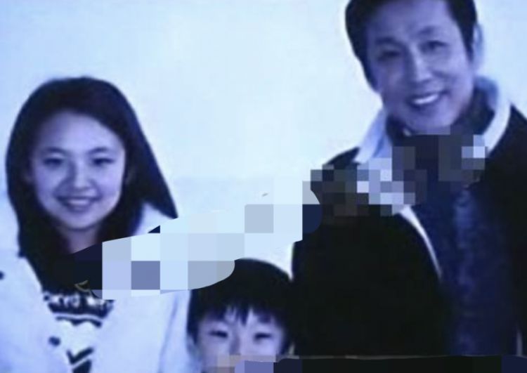 陈道明被曝做外公，33岁女儿陈格甜美如格格，曾被认为无人敢娶！