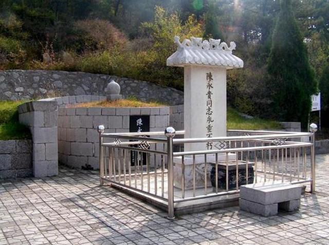 陈永贵墓，台阶数意义特别，晚年按照邓小平意见，给予副总理待遇