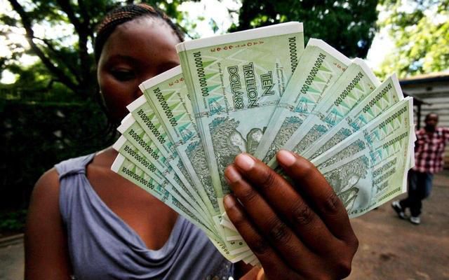 100万亿面值的钞票！解读津巴布韦元如何成为人类货币史上的耻辱