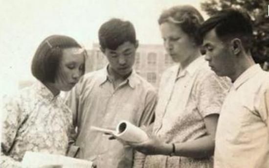 一位华籍美国人，一生都使用中国名字，向世界挥舞中国国旗六十年
