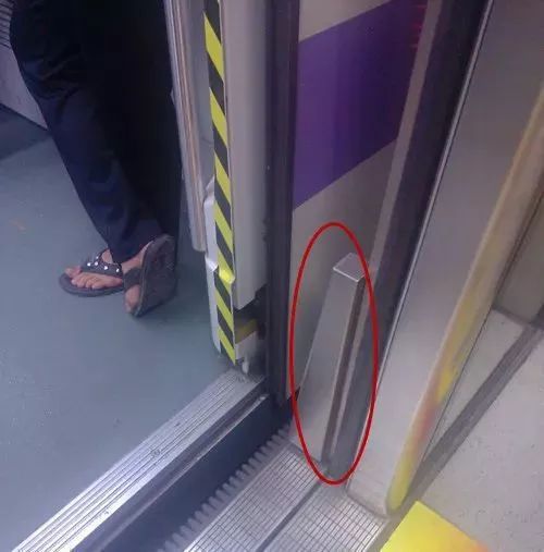 痛！女子乘地铁被夹身亡！官方回应来了…乘坐地铁，这些“误区”千万注意