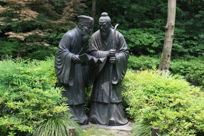 哲学家程颐曾为宋哲宗讲学，不给做就辞职不干，深得读书人支持