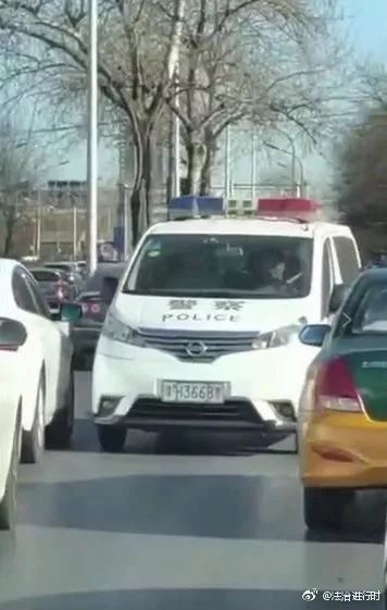 河南警车在北京街头逆行后火了！纪委介入调查！